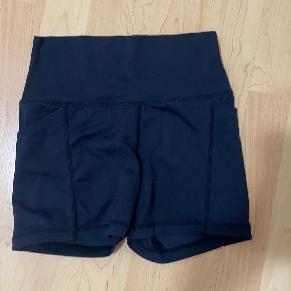 Senita 3” pocket short